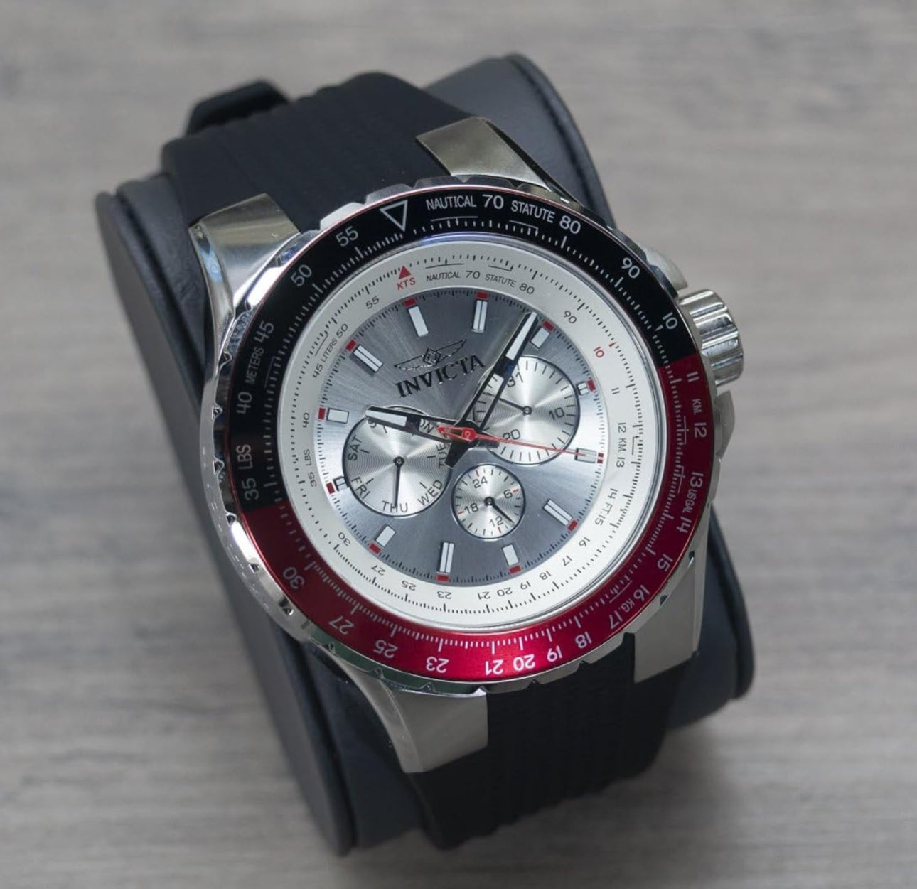 Invicta - Aviator Skyshock Red black Bisel 50mm (33027) white dial Quartz 100m
